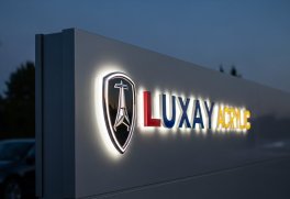 Biển Alu Gắn Chữ Nổi Mica LED: 4 Bước Thiết Kế Biển Hiệu Chuyên Nghiệp Cho Ngân Hàng, Showroom Ô Tô Hiệu Quả