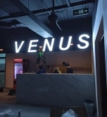 THI CÔNG CHỮ NỔI