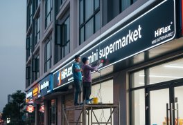 Lắp Đặt Biển Hiflex Hộp Đèn 2026 Tại Thanh Xuân: 3 Bước Chống Ẩm Hiệu Quả Cho Siêu Thị Mini