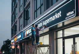 Lắp Đặt Biển Hiflex Hộp Đèn 2026 Tại Thanh Xuân: 3 Bước Chống Ẩm Hiệu Quả Cho Siêu Thị Mini