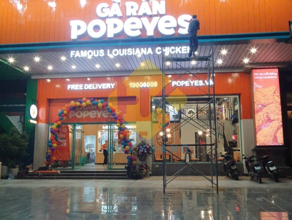 Thi công biển quảng cáo ngoài trời tại Cầu Giấy 